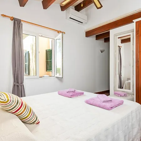 Adrian, 3 Bedroom Villa, Calan Bosch וילה *